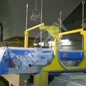 Self-cleaning magnet situated above the conveyor